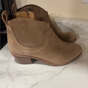 UGG Kingsburg tan Suede Ankle Boots Block Heel I Size 7